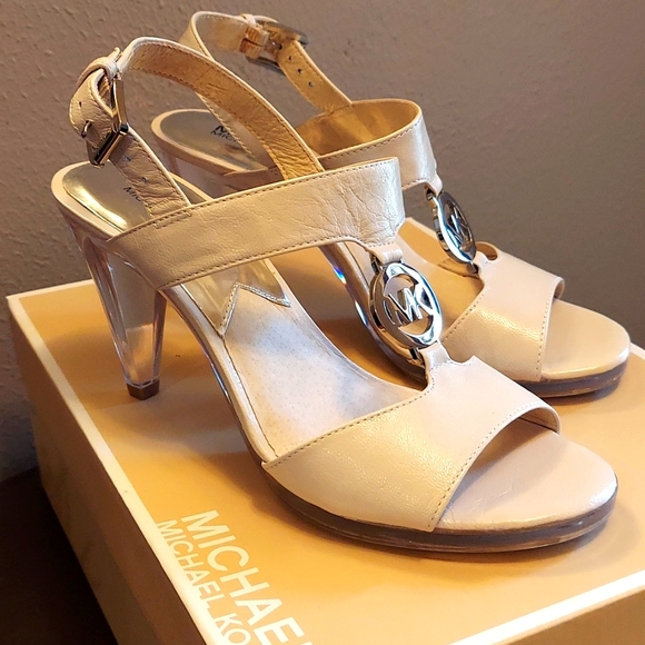 Michael Kors Holly T Strap Vanilla Leather Clear Heels 6 - Picture 1 of 7